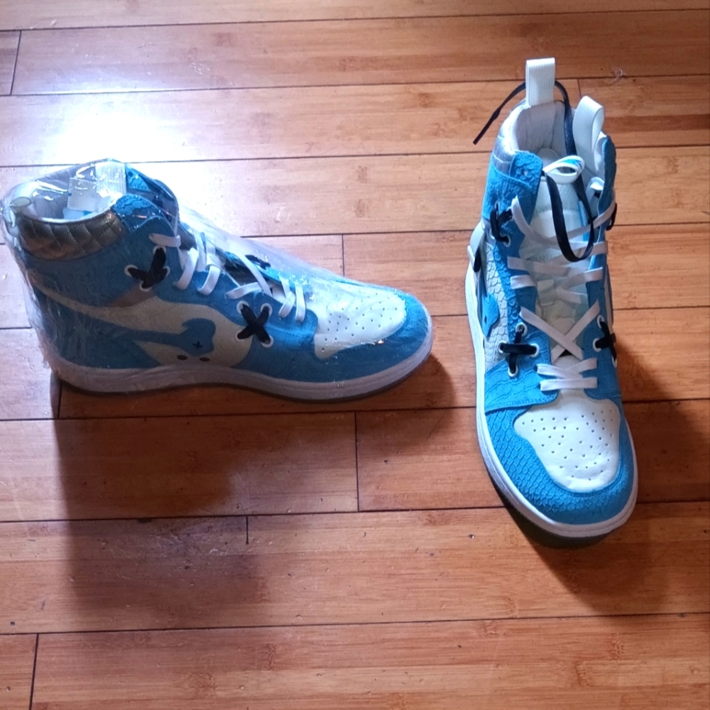BRAND NEW AUTHENTIC SIA COLLECTIVE Mens sz 11 Hi top Sneakers ..UNISEX